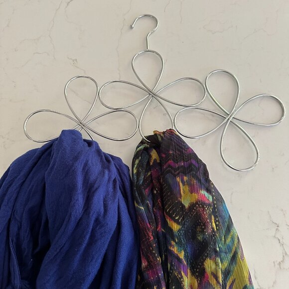 Chrome Floral Design Hanging Scarf Holder - Picture 3 of 3